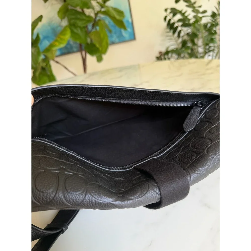 Coach Beck Messenger Crossbody Bag in Signature Pebble Leather Black CP115
